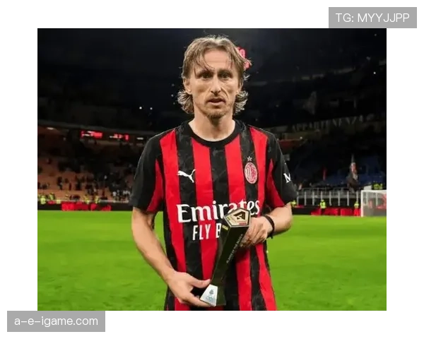 德容与莫德里奇：中场组织与节奏控制差异解析