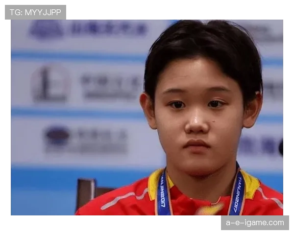 张家齐训练完顺手买了个包，我工资还没她零头多