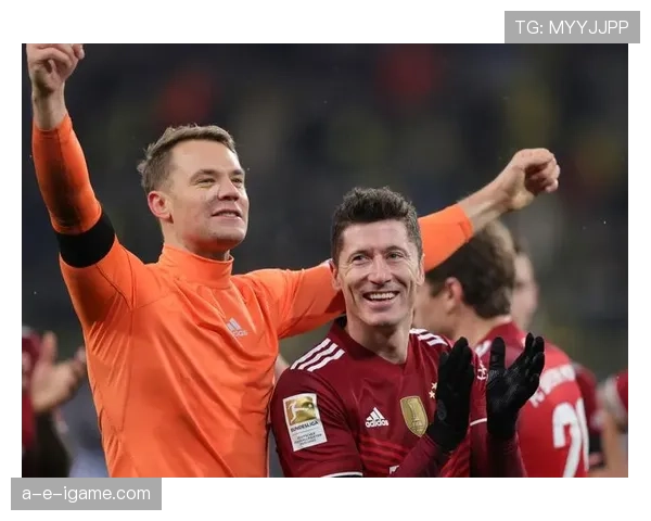 莱万训练完回家连吃三块牛排，老婆说他厨房开火像点外卖